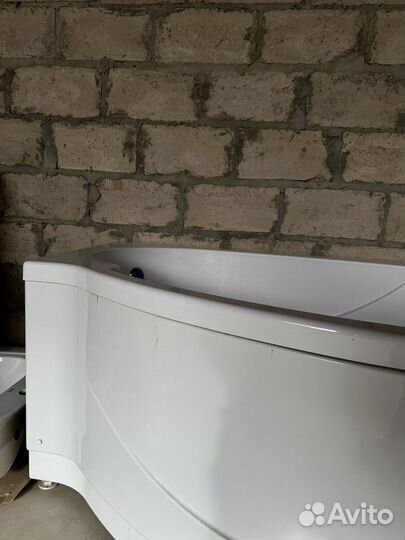 Ванна джакузи угловая