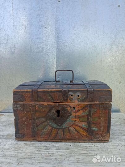 Старинный расписной сундучок 19-го века