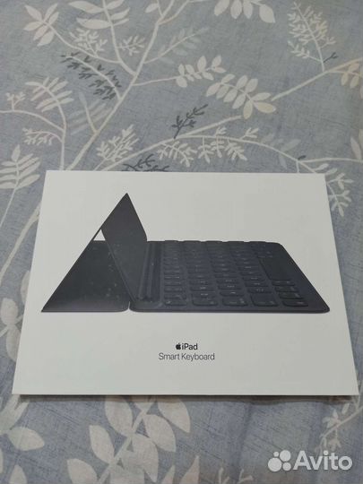 Коробка iPad Smart Keyboard