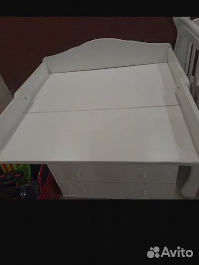 Кроватка для новорожденных с маятником