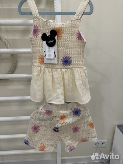 Костюм на девочку zara 104