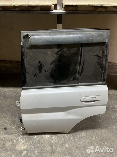 Mitsubishi pajero io задняя левая дверь