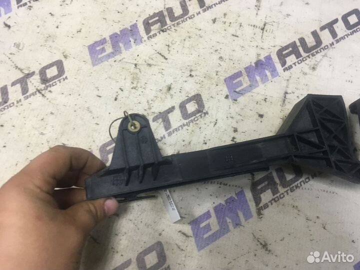 Направляющ. стекла двери передней пр. Рено Меган 1