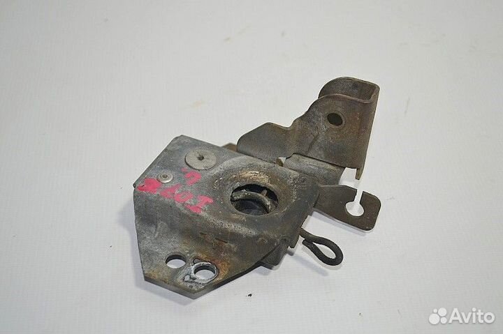 Замок решетки радиатора, левый iveco Stralis (01.0