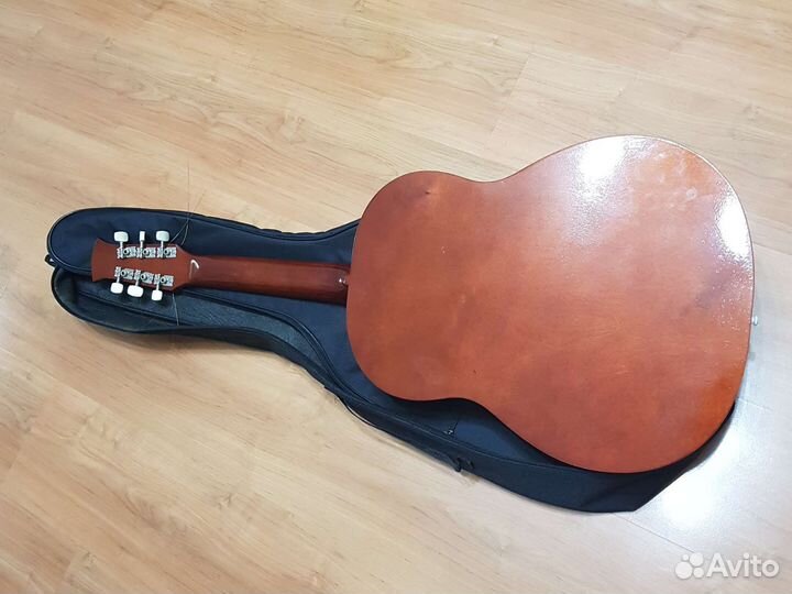 Акустическая гитара