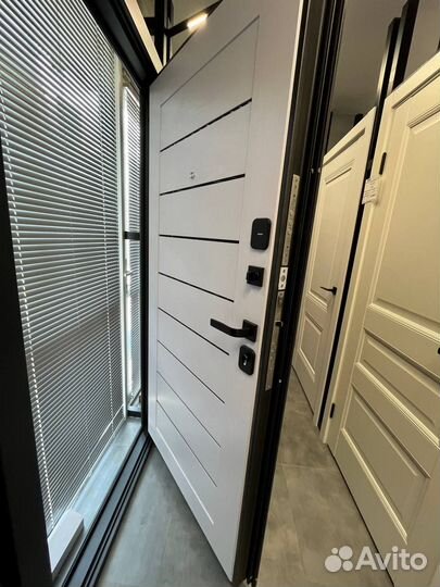 Входная дверь в квартиру / Эльбрус