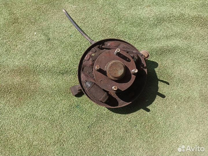 Поворотный кулак задний правый Kia Spectra седан