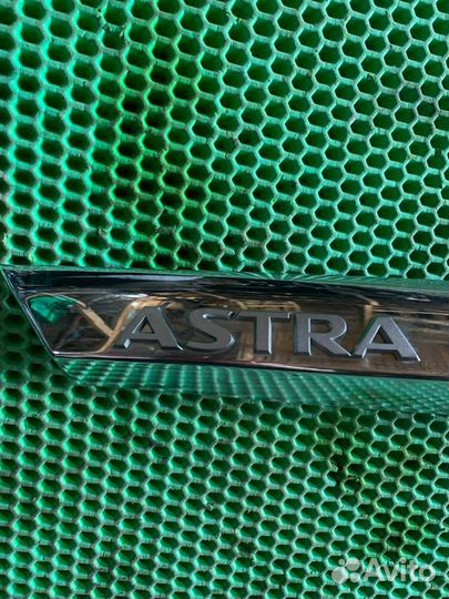 Накладка крышки багажника Opel Astra H Z18XER 2007