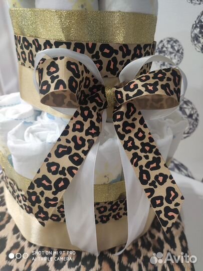 Торт из подгузников - подарок новорожденным