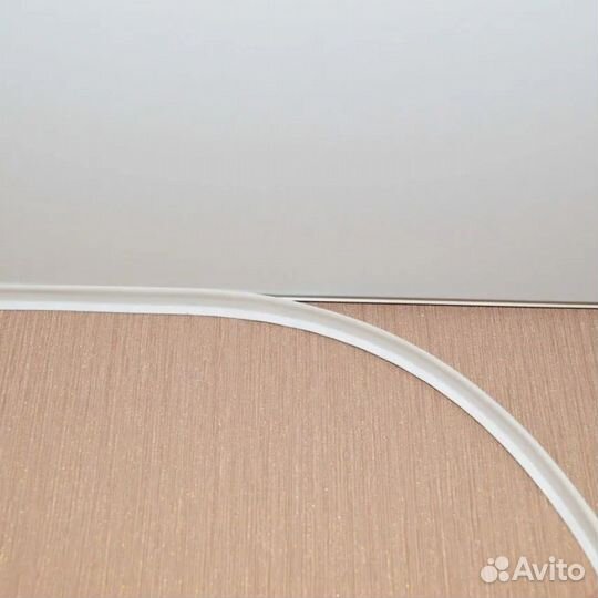 Потолочный плинтус