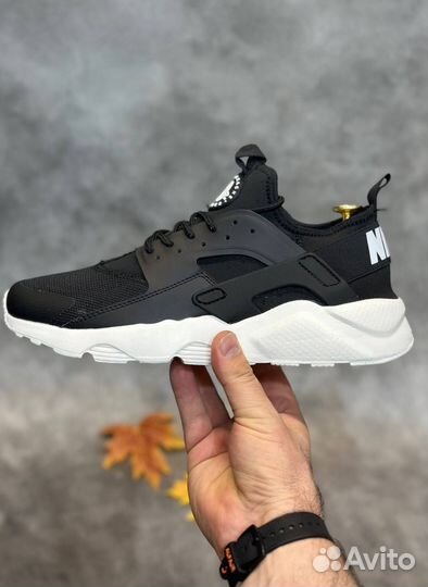 Nike air Huarache черные бел.подошва разм. 44