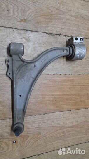 Рычаг левый Opel Astra J седан 1.6 2009-2017