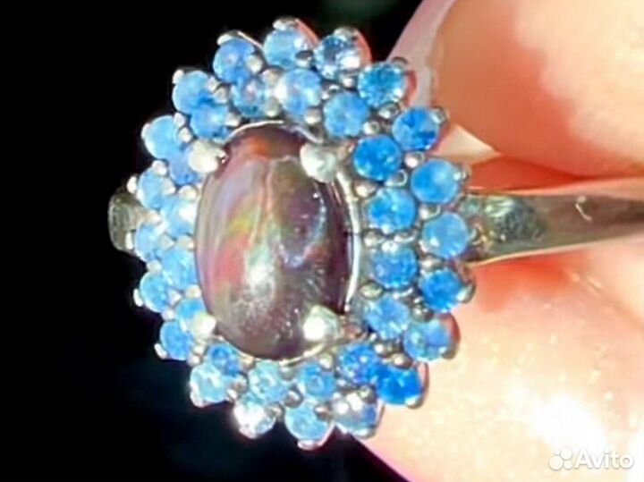 Серебряное кольцо с шпинелью и сапфирами