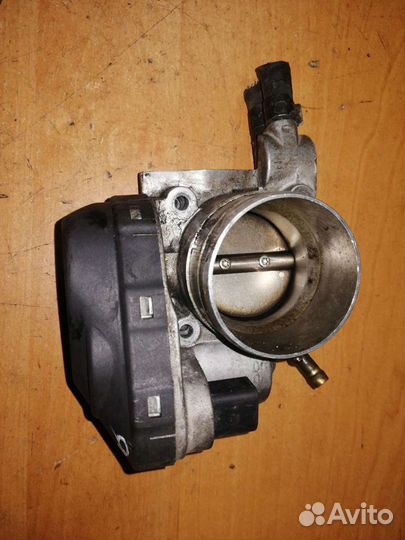 Заслонка дроссельная Ауди А4 В6 / Пассат В5 1,6 б