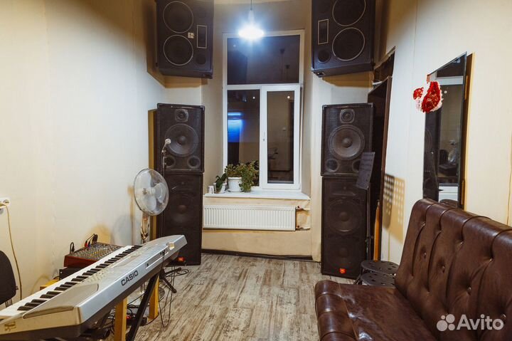 Комнаты для занятий вокалом и барабанные комнаты