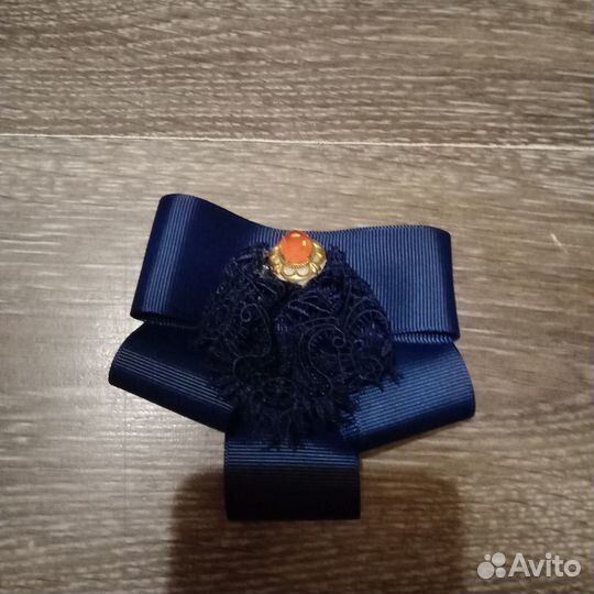 Галстук-брошка