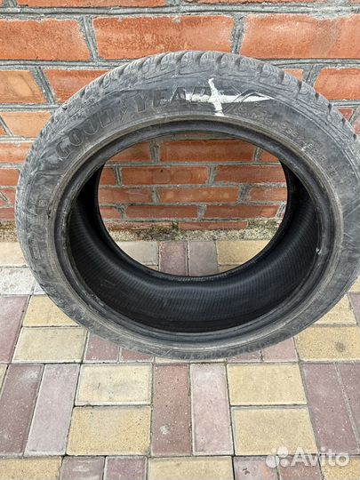 Goodyear EfficientGrip Performance 235/45 R8 25M