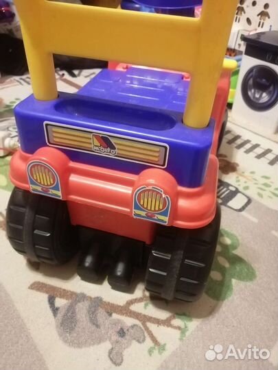 Машинка каталка molto 4x4