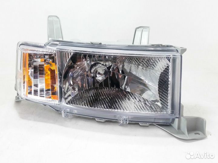 Фара правая Toyota BB
