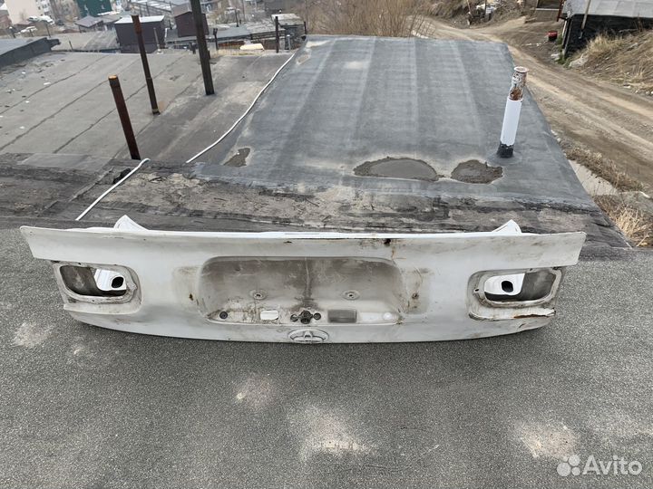 Toyota corolla 114 крышка багажника