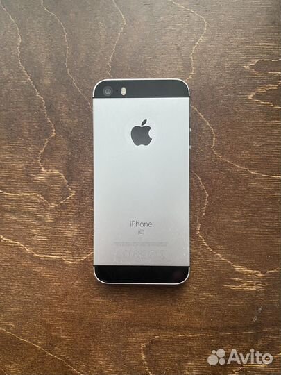 iPhone SE, 32 ГБ