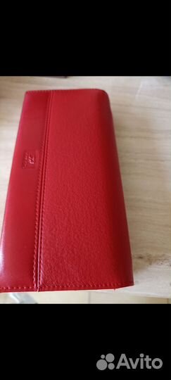 Новый кожаный кошелек