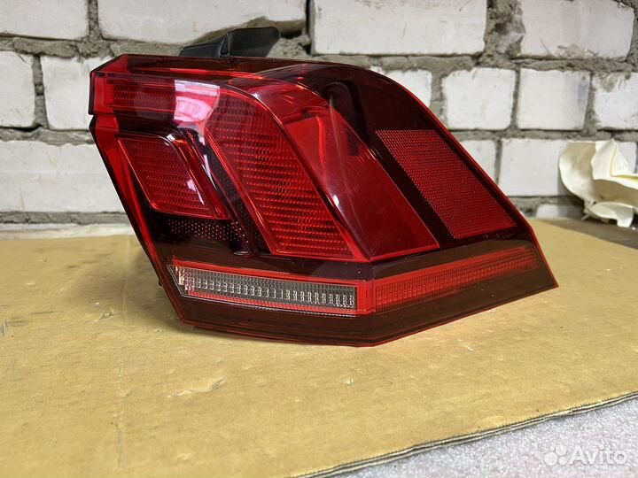 Фонарь задний правый VW Tiguan 2