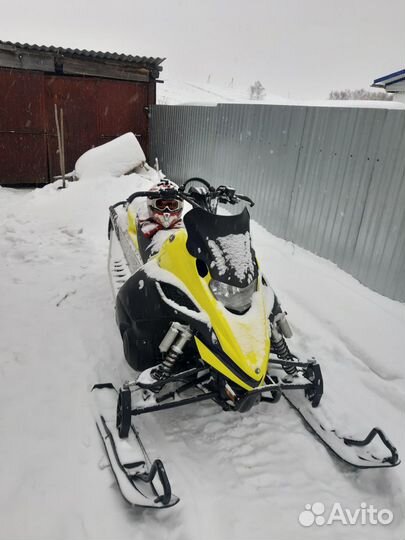 Yamaha nitro rfx10st2