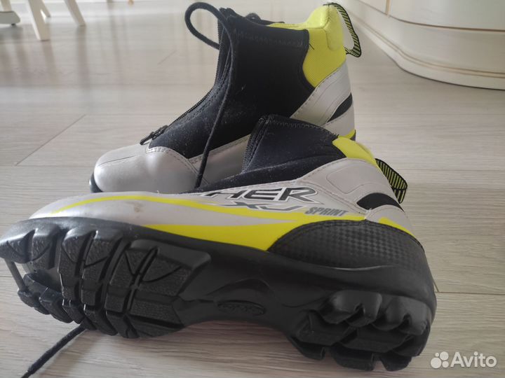 Лыжные ботинки