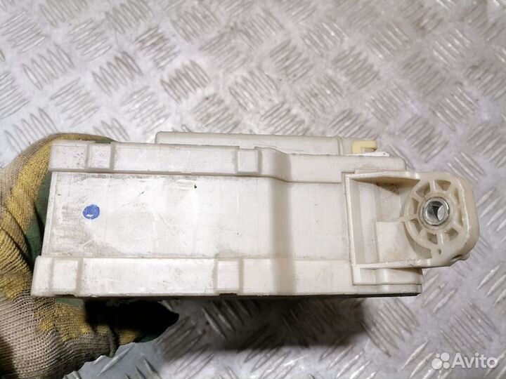 Блок предохранителей салонный Lexus Gs 2005 2011