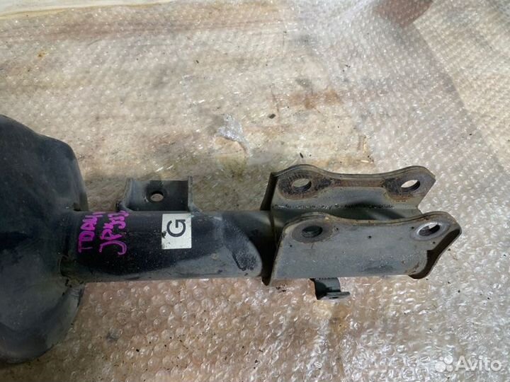 Стойка передняя передняя левая Suzuki Grand Vitara