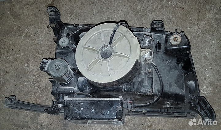 Фара левая Majesta 151-157. Дефект