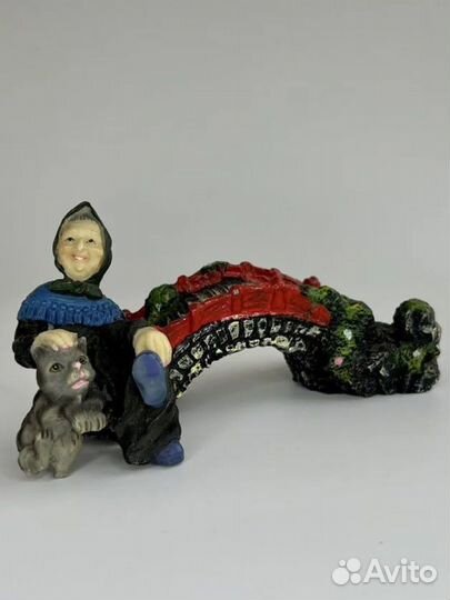 Статуэтка Бабушка кот мостик, полистоун