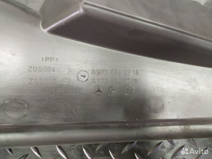 9736842318 Накладка порога правая