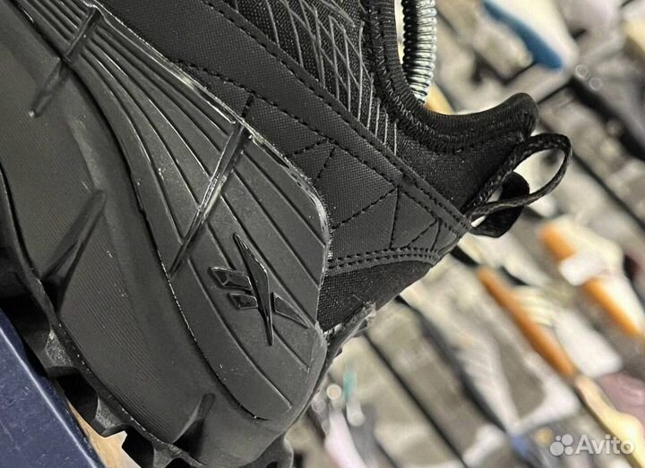 Черные кроссовки Reebok для активных мужчин