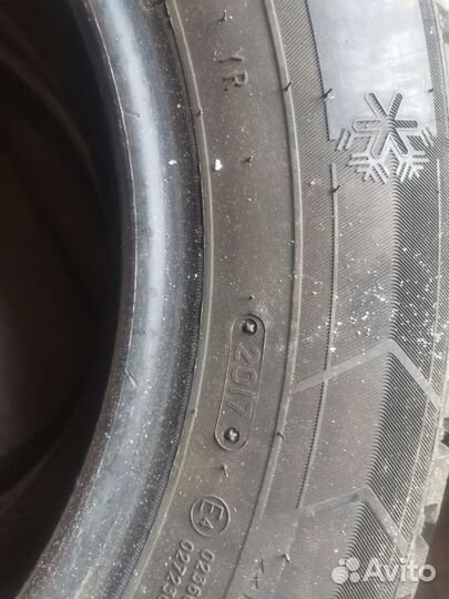 Triangle IcelynX TI501 215/60 R16 99T