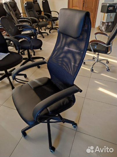 Офисное кресло