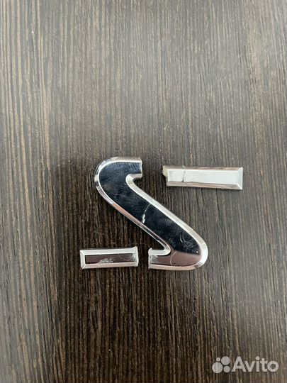 Надпись Serena