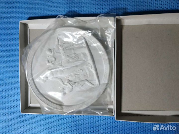 Декоративный барельеф- 