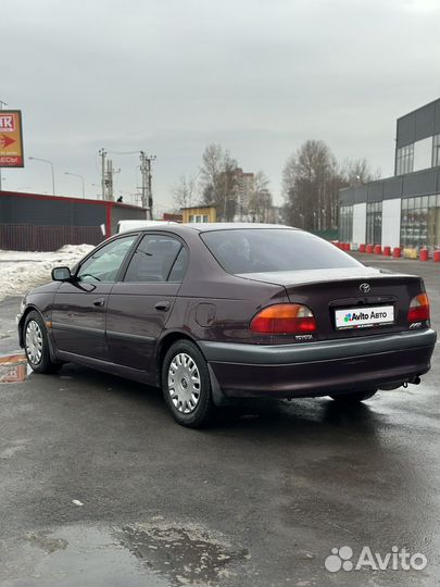 Toyota Avensis 1.6 МТ, 1999, 300 000 км