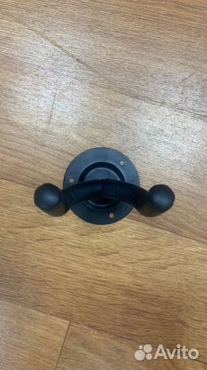 Держатель для гитары на стену неповоротный (б/у )