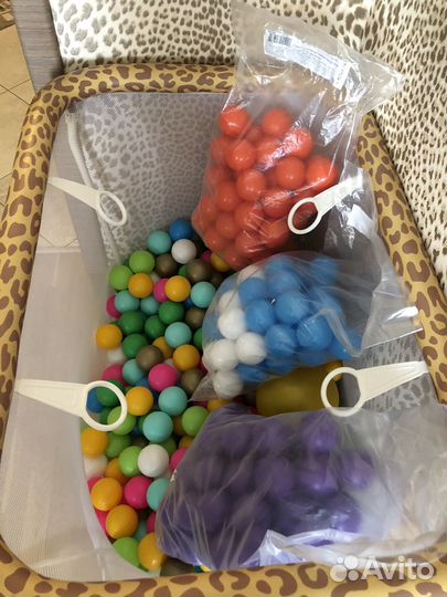 Манеж с шариками(сухой бассейн)