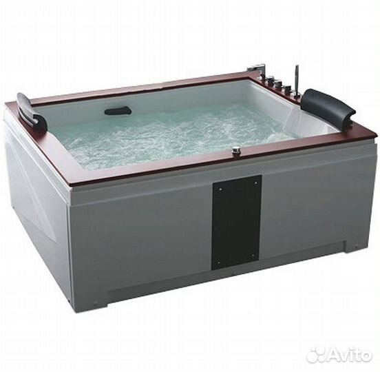 Ванна для двоих с гидромассажем