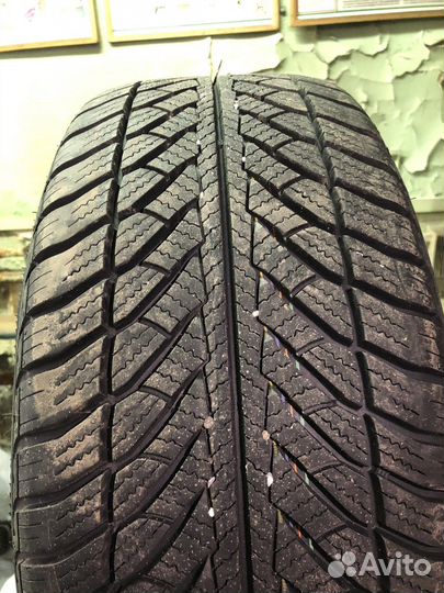 Goodyear UltraGrip 8 Performance 245/45 R18 100V
