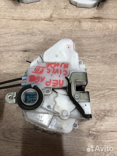Замок двери Honda Civic 4d