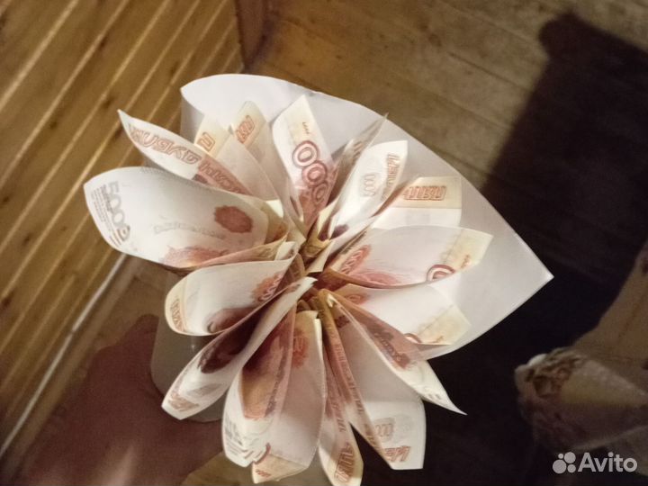 Букет из 5 тысячных купюр