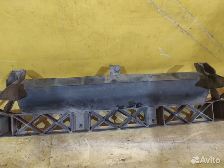 Направляющая заднего бампера audi Q7 4L