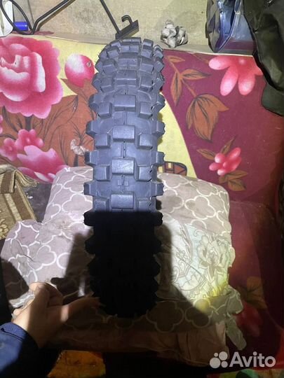 Покрышка эндуро 18