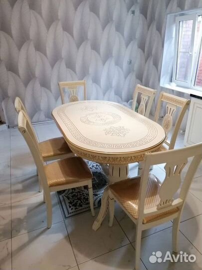 Кухонный стол и стулья