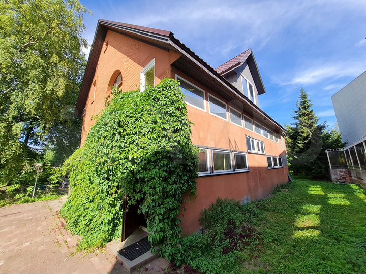 Дом 324 м² на участке 8,2 сот.